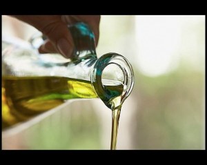 El aceite-de-oliva es báscio en la dieta mediterranea