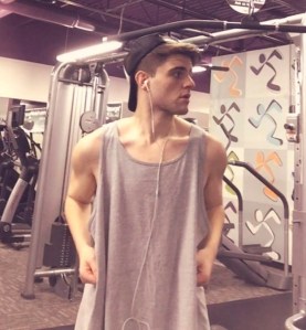 v-rezultate-travli-paren-sbrosil-76-kg-i-stal-modelyuquibbll-8