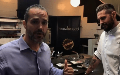 Rubén Bravo y el chef Peña preparando tapas de conejo saludables